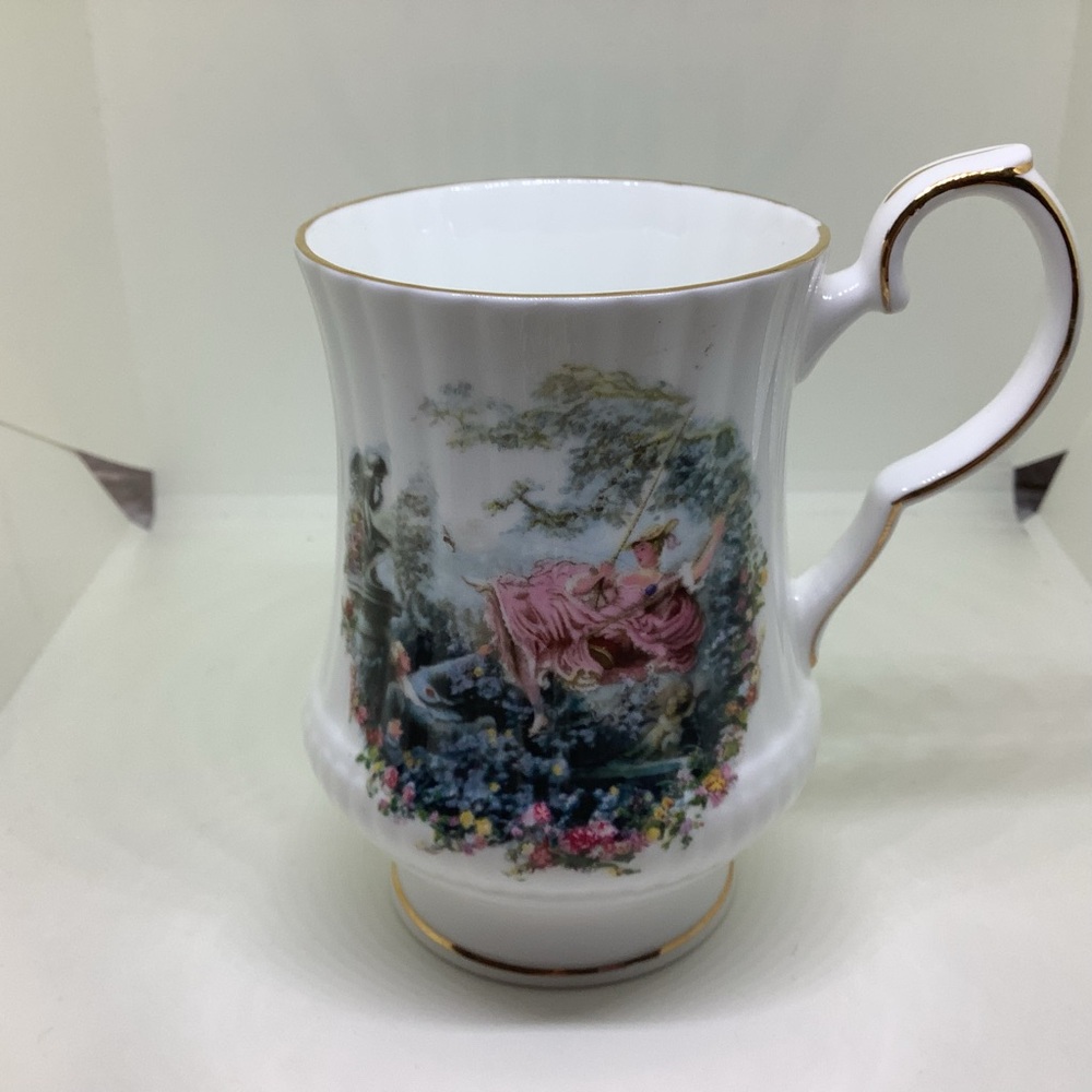 Royal Windsor White Mug with Gold Trim and Pastoral Art